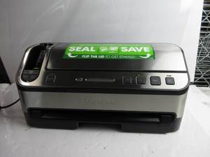 lot 51 image: FoodSaver V4880 2-in-1 Vacuum Bag Sealer TESTED, WORKS, HAS SOME BLEMISHES, USED (SEE  PICS)