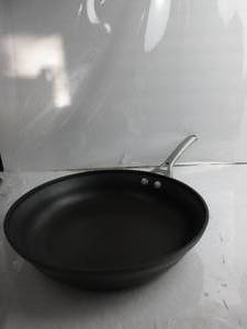 lot 54 image: Calphalon Contemporary Hard-Anodized Aluminum Nonstick Cookware, Omelette Pan, 12-Inch, Black NO BOX, HAS SCRATCHES, A BIT BURNT BUT COULD USE A WASH, USED