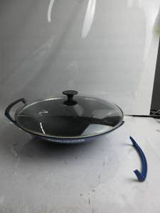lot 60 image: Le Creuset Enameled Cast-Iron 14-14-Inch Wok with Glass Lid, Cobalt Blue BROKEN HANDLE, NEW