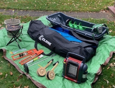 lot 2 image: Ice Fishing Package