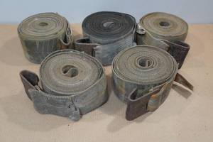 lot 8 image: 5  Straps