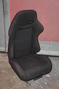 lot 9 image: Bucket Seat - Was in a Ford Mustang