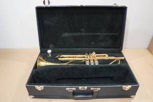 lot 30 image: Holton T602 Trumpet with Hard Case