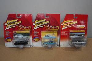 lot 46 image: 3 Johnny Lightning Cars -1986 Porsche, 1963 Citroen, 1968 Ford