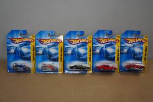 lot 50 image: 5 Hot Wheels Cars -2007 New Models