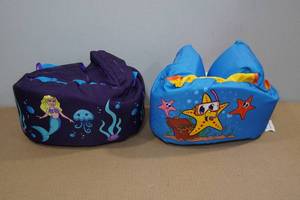 lot 122 image: 2 Body Glove Paddle Pals Kids Life Vests