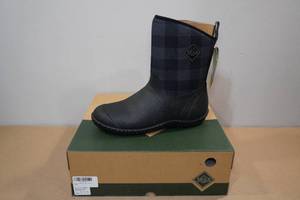 lot 127 image: Muck Boots Womens Muster II Mid Boots -Size 11