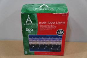 lot 181 image: Holiday Wonderland Icicle Style Lights