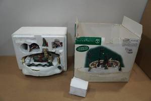 lot 183 image: Department 56 Victorian Christmas A Caroling We Will Go Village Piece