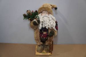 lot 204 image: Old World Santa Decorative Collectable
