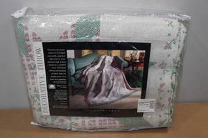 lot 205 image: Decorative Throw - 50 x 60