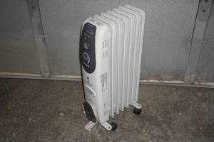 lot 228 image: Pelonis Portable Heater
