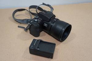 lot 247 image: BROKEN Panasonic Lumix DMC-FZ20 Digital Camera