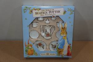 lot 252 image: World of Beatrix Potter Mini Porcelain Tea Set