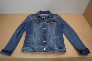 lot 257 image: Maurices Denim Jacket - XS
