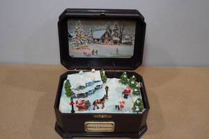 lot 279 image: Merry Christmas Music Box