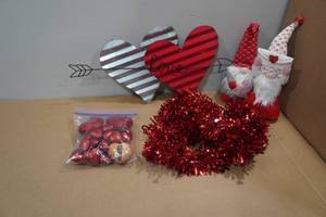 lot 284 image: Assorted Holiday Dcor