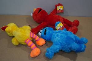 lot 298 image: Sesame Street Plush Toys -Big Bird, Elmo & Cookie Monster