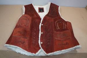 lot 306 image: Leather Sherpa Lined Vest - XL