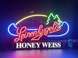 lot 4 image: Leinenkugels Honeyweiss Beer, canoe neon