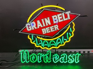 lot 17 image: Grain Belt Nordeast bottlecap neon