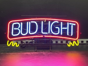 lot 107 image: Bud Light neon, with border tube