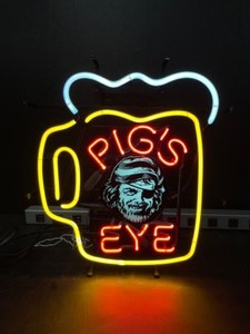 lot 38 image: Pigs Eye Pilsner frosty beer mug, with Pigs Eye Pete, neon sign