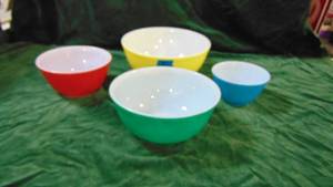 Set of 4 Vintage Pyrex Bowls