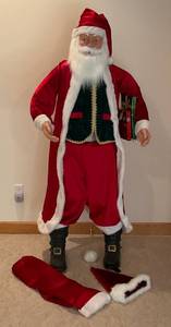 lot 17 image: 67 Santa Figure