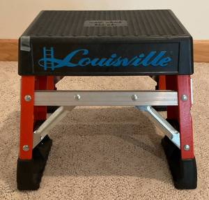 lot 29 image: Small Louisville Folding Step Stool