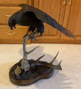 lot 53 image: 1991 James Shoop Large Bronze Narrow Escape  Mouse & Eagle 27 12 Tall On Lazy Susan (Reserve Set At $500.00)