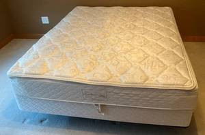 lot 59 image: Select Comfort Sleep Number 5000 (Queen Size) Mattress And Bed Frame (BRING HELP TO LOAD)