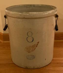 lot 72 image: Red Wing 8 Gallon Crock