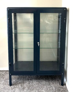 lot 8 image: Contemporary Style Navy Blue Metal Display Cabinet with Glass Shelves
