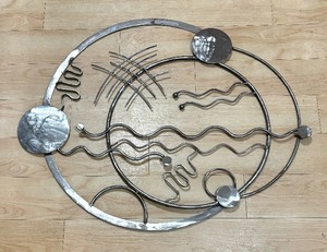 lot 9 image: Whimsical Metal Decorative Wall Hanging