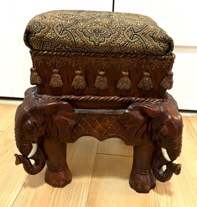 lot 21A image: Vintage Wooden Elephant Figurine Stool