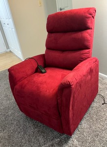 lot 6 image: Reclining Electric Lift Chair