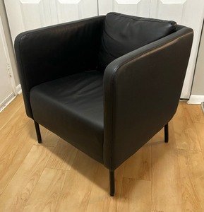 lot 5 image: Ikea Ekero Black Faux Leather Chair