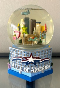 lot 37 image: Mall of America Snow Globe