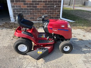 lot 10 image: Toro LX 426  42 Riding Lawn Mower