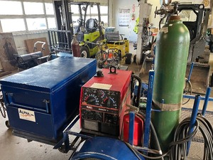 lot 13 image: Lincoln 250 Amp ARCTIG Welder Trailer w Torch Set