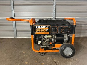 lot 15 image: Generac 6500 Watt 120240 VAC Generator