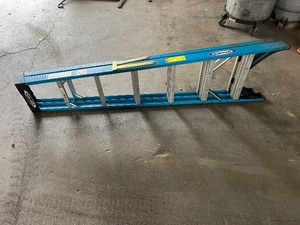 lot 27 image: 7 Fiberglass Step Ladder
