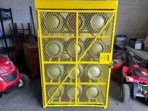 lot 29 image: LP Tank Cage