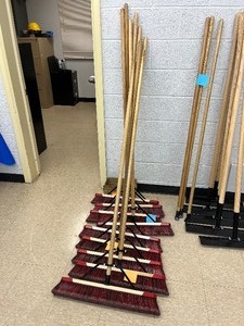 lot 43 image: Lot of Push Brooms