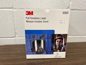 lot 95 image: 3M Full Face Respirator
