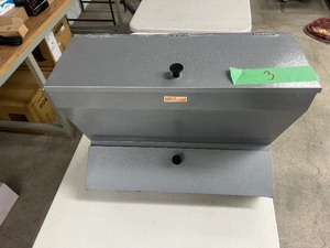 lot 3 image: 81C PLASTER BIN Retail price $305.99