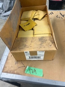 lot 129 image: 200) 3M SUPER FINE SANDING PADS