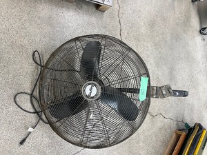 lot 187 image: 32 AIRKING HIGH VELOCITY FAN WMOUNT