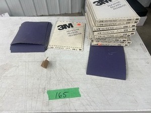 lot 165 image: 1000 SHEETS OF 3M TRI-M-ITE FRE-CUT SAND PAPER 320 GRIT